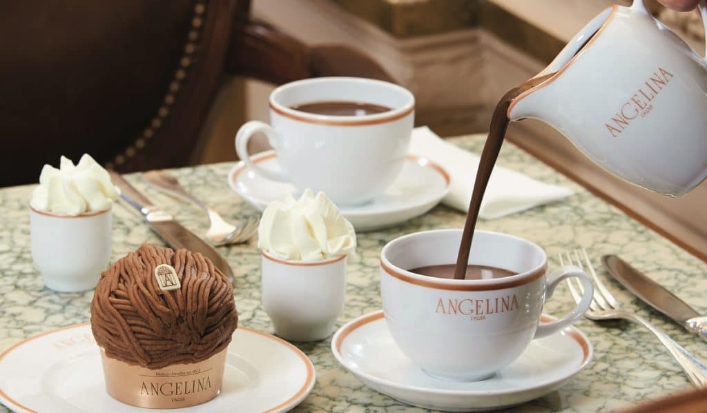 paris na chuva chocolate quente angelina